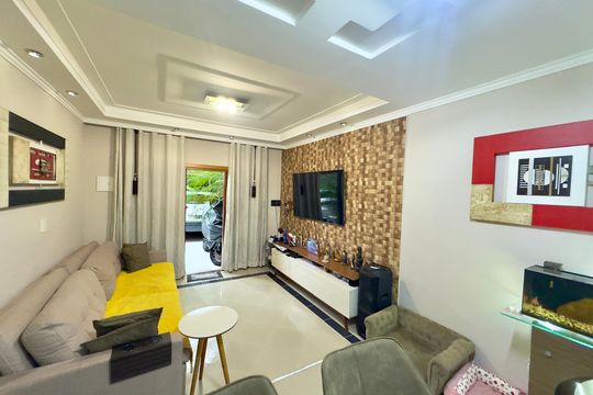 Sala de casa à venda com 4 quartos, 200m² em Jardim Santa Clara, Guarulhos