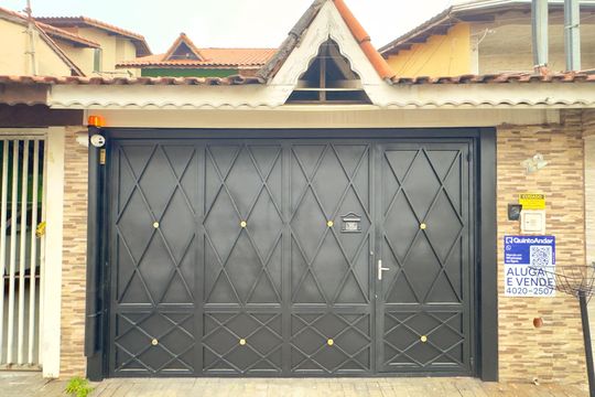 Placa instalada na fachada do imóvel de casa à venda com 4 quartos, 200m² em Jardim Santa Clara, Guarulhos