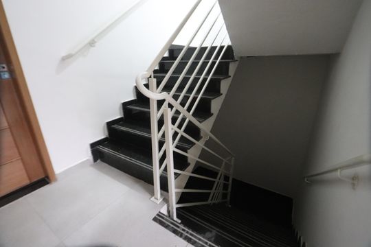 Escada de apartamento para alugar com 2 quartos, 40m² em Vila Formosa, São Paulo