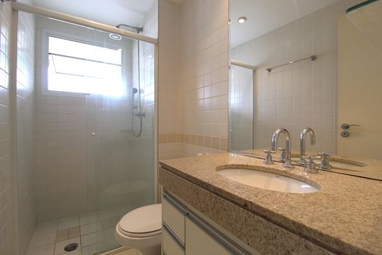 Banheiro da Suíte de apartamento para alugar com 1 quarto, 42m² em Moema, São Paulo