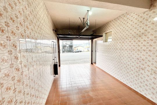 Garagem de casa à venda com 3 quartos, 198m² em Água Fria, São Paulo