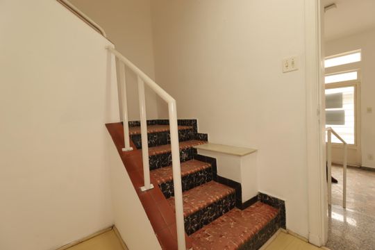 Escada de casa à venda com 3 quartos, 133m² em Vila Assunção, Santo André