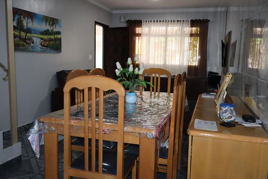 Sala de casa à venda com 4 quartos, 125m² em Parque dos Bancarios, São Paulo