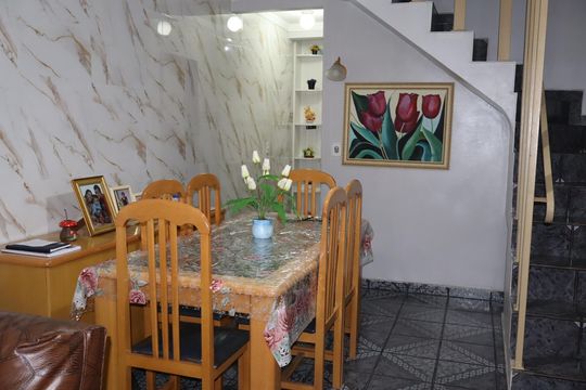 Sala de casa à venda com 4 quartos, 125m² em Parque dos Bancarios, São Paulo