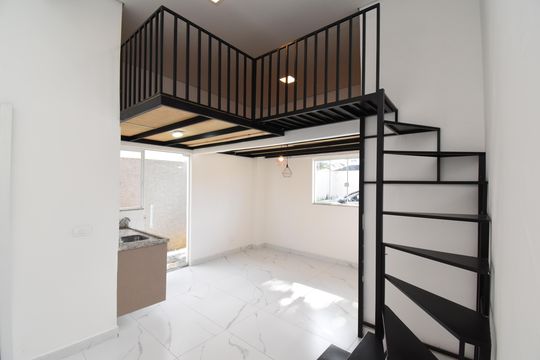 Sala/Cozinha do Loft de kitnet/studio à venda com 1 quarto, 45m² em Jardim das Américas, Curitiba