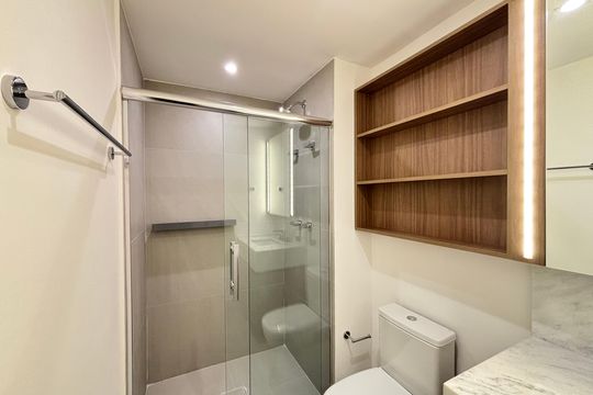 Banheiro da Suíte de apartamento para alugar com 1 quarto, 42m² em Indianópolis, São Paulo