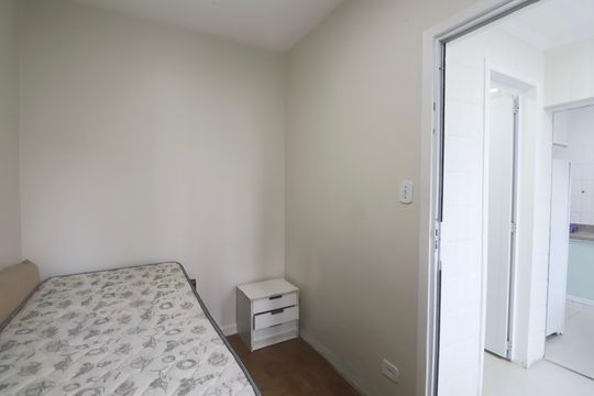 Quarto de Serviço de apartamento para alugar com 2 quartos, 90m² em Centro, Guarujá