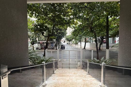 Fachada de apartamento para alugar com 2 quartos, 90m² em Centro, Guarujá