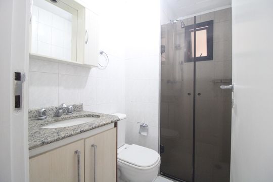 Banheiro de apartamento para alugar com 2 quartos, 55m² em Jardim Marajoara, São Paulo