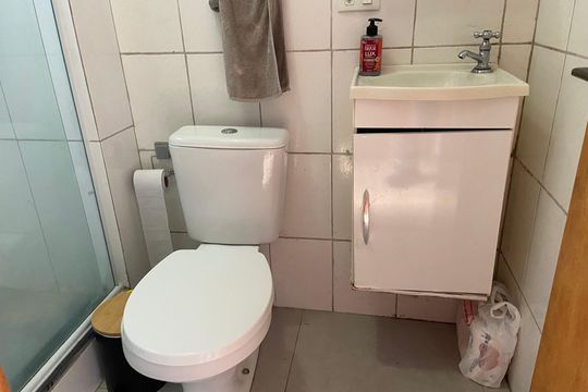 Banheiro social de apartamento à venda com 2 quartos, 54m² em Jardim Boa Vista, São Paulo