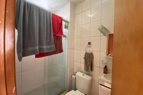 Banheiro social de apartamento à venda com 2 quartos, 54m² em Jardim Boa Vista, São Paulo