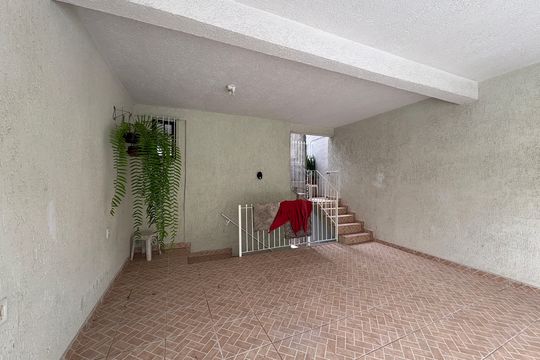 Garagem de casa à venda com 5 quartos, 327m² em Vila Renato, São Paulo