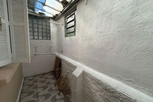 Área externa de casa à venda com 3 quartos, 60m² em São Geraldo, Porto Alegre