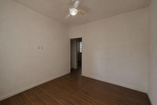 Quarto 3 de casa à venda com 3 quartos, 60m² em São Geraldo, Porto Alegre
