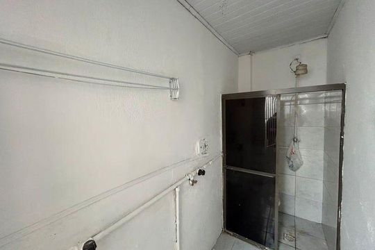Banheiro de casa à venda com 3 quartos, 60m² em São Geraldo, Porto Alegre