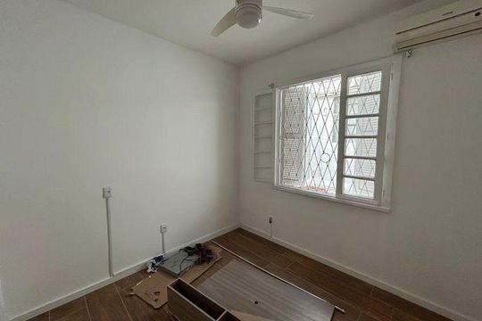 Quarto 2 de casa à venda com 3 quartos, 60m² em São Geraldo, Porto Alegre