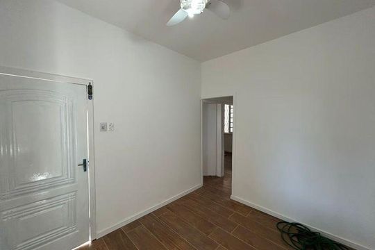 Sala de casa à venda com 3 quartos, 60m² em São Geraldo, Porto Alegre