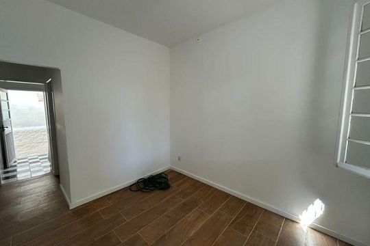 Sala de casa à venda com 3 quartos, 60m² em São Geraldo, Porto Alegre