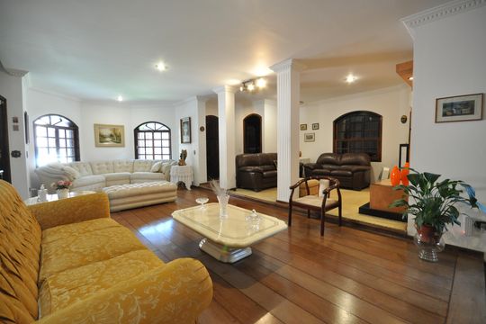 Casa à venda com 4 quartos, 900m² em Tremembé, São Paulo