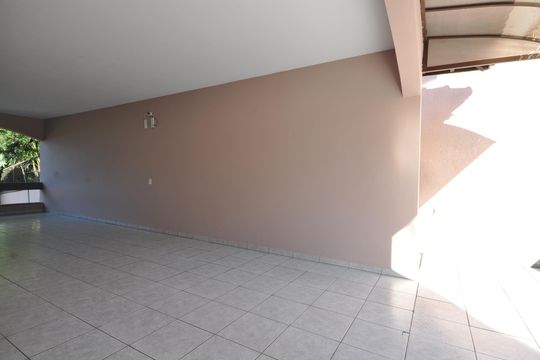 Garagem de casa à venda com 4 quartos, 900m² em Tremembé, São Paulo