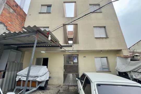 Placa instalada na fachada do imóvel de apartamento à venda com 2 quartos, 41m² em Parque Continental, Guarulhos
