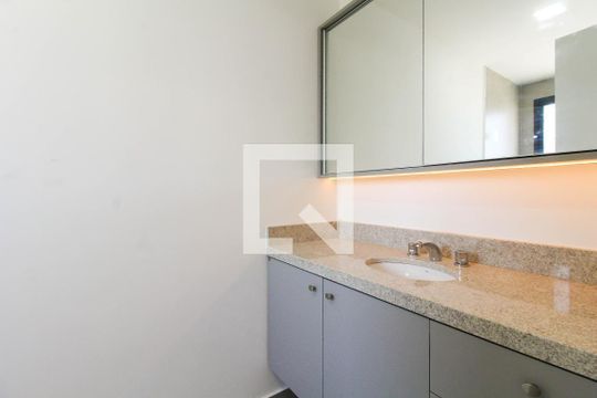 Banheiro de apartamento à venda com 2 quartos, 107m² em Centro, Canoas