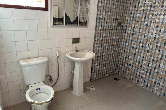 Banheiro de casa para alugar com 3 quartos, 140m² em Nova Alianca, Rio das Ostras