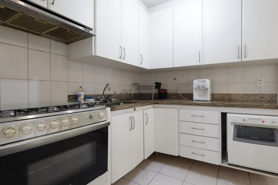 Cozinha de apartamento à venda com 3 quartos, 168m² em Real Parque, São Paulo