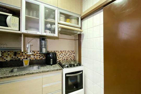 Cozinha de apartamento à venda com 2 quartos, 50m² em Floramar, Belo Horizonte