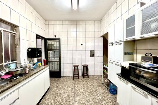 Casa à venda com 3 quartos, 245m² em Jaqueline, Belo Horizonte