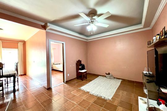 Casa à venda com 3 quartos, 245m² em Jaqueline, Belo Horizonte