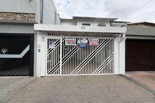 Fachada de casa à venda com 3 quartos, 116m² em Vila Claudia, São Paulo