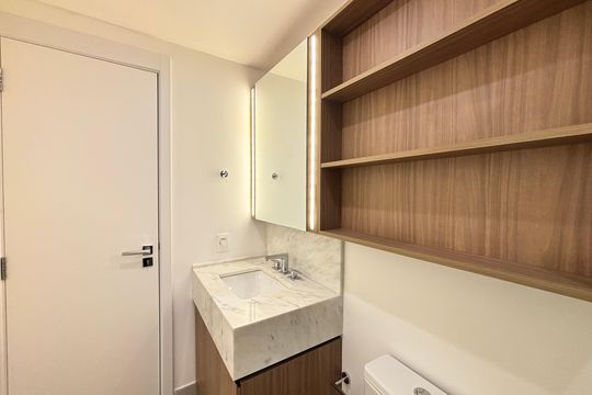 Banheiro de apartamento para alugar com 1 quarto, 41m² em Indianópolis, São Paulo