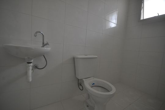 Banheiro de kitnet/studio à venda com 1 quarto, 27m² em Vila Santa Terezinha (zona Norte), São Paulo
