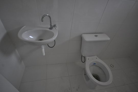 Banheiro de kitnet/studio à venda com 1 quarto, 27m² em Vila Santa Terezinha (zona Norte), São Paulo
