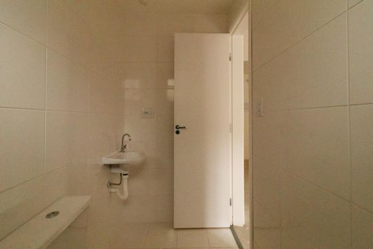 Banheiro  de apartamento para alugar com 1 quarto, 27m² em Vila Santa Terezinha (zona Norte), São Paulo
