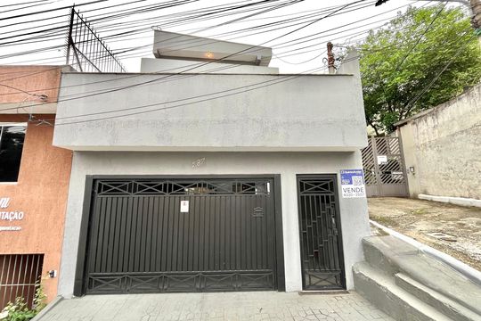 Fachada de casa à venda com 6 quartos, 95m² em Vila Paulista, São Paulo
