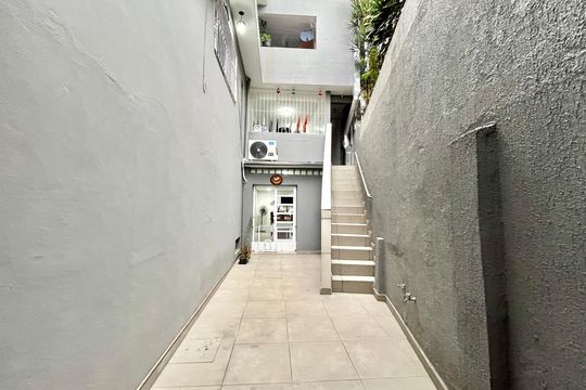 Quintal de casa à venda com 6 quartos, 95m² em Vila Paulista, São Paulo