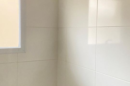 Banheiro de apartamento para alugar com 1 quarto, 27m² em Vila Santa Terezinha (zona Norte), São Paulo
