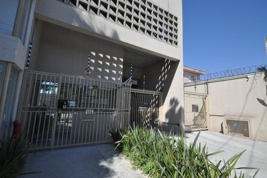 Fachada de apartamento para alugar com 2 quartos, 42m² em Vila Santa Terezinha (zona Norte), São Paulo
