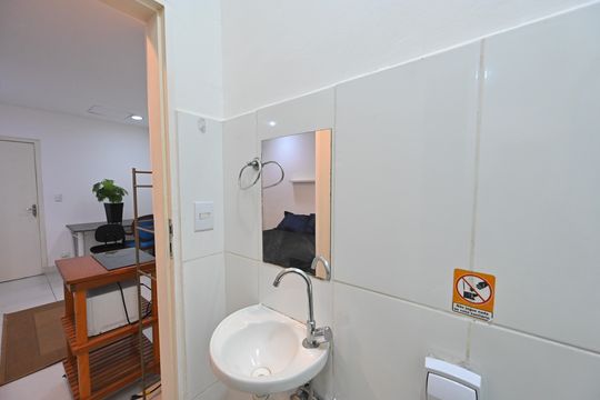 Banheiro Social de kitnet/studio para alugar com 1 quarto, 40m² em Mirandópolis, São Paulo