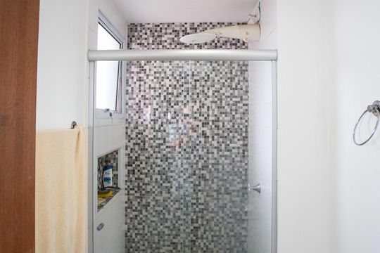 Banheiro de apartamento para alugar com 2 quartos, 44m² em Canhema, Diadema