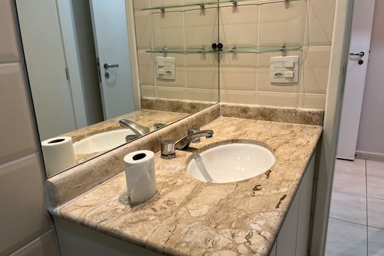 Banheiro da Suíte de apartamento para alugar com 3 quartos, 108m² em José Menino, Santos
