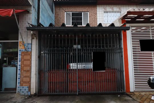 Fachada de casa à venda com 2 quartos, 66m² em Vila Nova Manchester, São Paulo