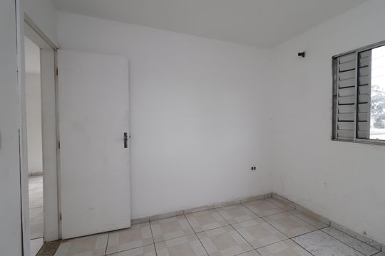 Quarto 1 de casa para alugar com 2 quartos, 49m² em Jardim das Camelias, São Paulo