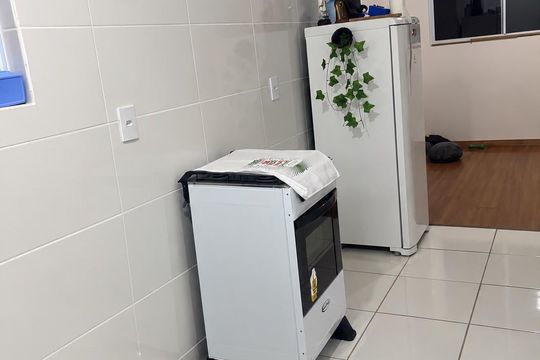 Cozinha de apartamento para alugar com 2 quartos, 40m² em Lamenha Grande, Curitiba