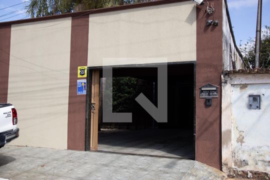 Fachada de casa à venda com 3 quartos, 295m² em Setor Central, Goiânia