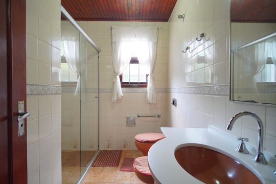 Banheiro 2 de casa para alugar com 6 quartos, 177m² em Scharlau, São Leopoldo