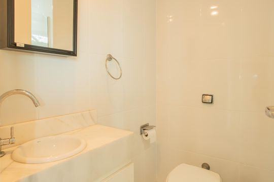 Banheiro da Suíte 1 de apartamento para alugar com 3 quartos, 210m² em Mirandópolis, São Paulo