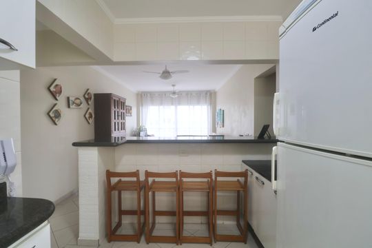 Cozinha de apartamento para alugar com 3 quartos, 93m² em Tortuga, Guarujá